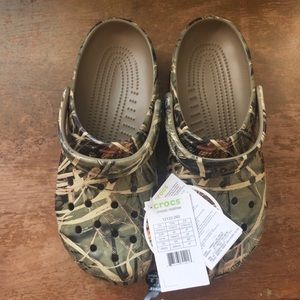 Brand New with Tags Baya Realtree Xtra Crocs Clog